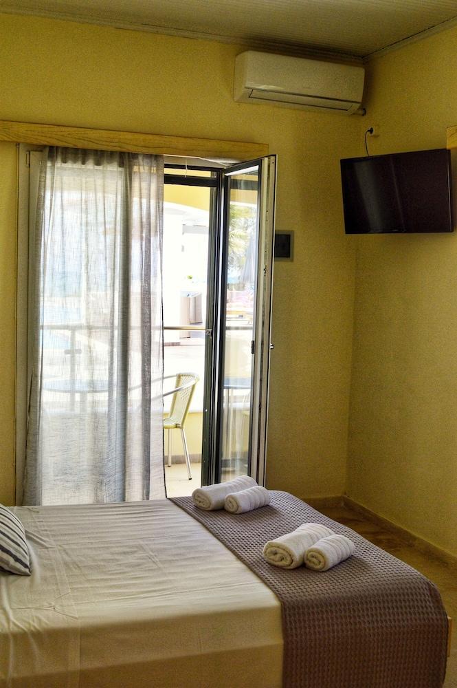 Sunrose Beach Aparthotel Acharavi  Exterior foto