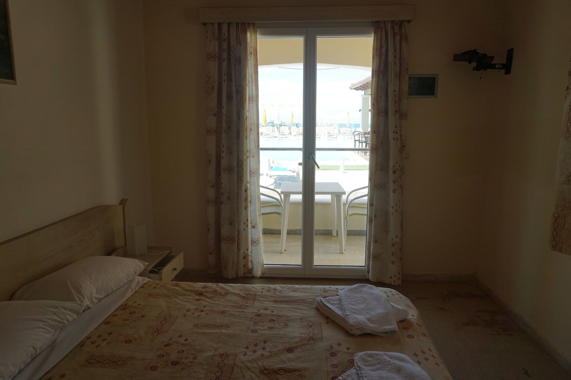 Sunrose Beach Aparthotel Acharavi  Exterior foto